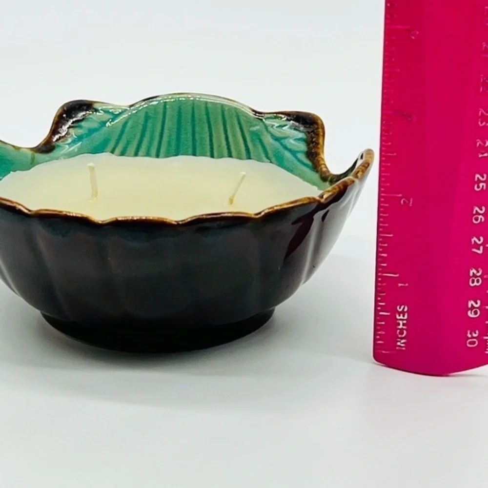 Outside insect repellent candle BEAUTIFUL shell stoneware design